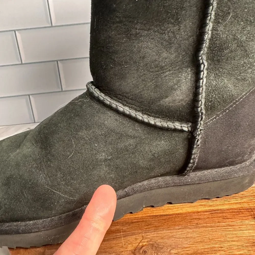 UGG Bailey Bow II Boots Womens Size‎ 8 Black Satin Bows Sheepskin